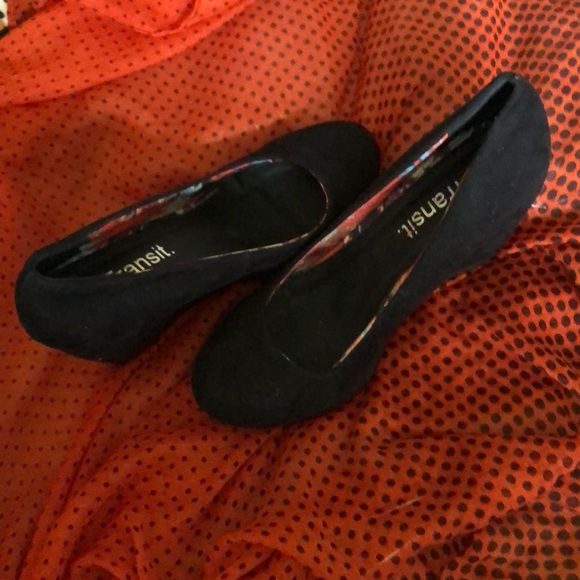 Wedge heeled black suede shoes - Picture 2 of 3